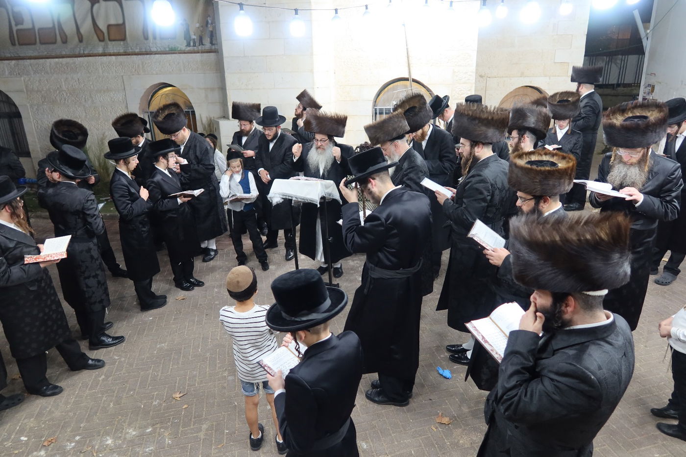 ערב ומוצאי יום כיפור בחצה"ק נדבורנה אלעד