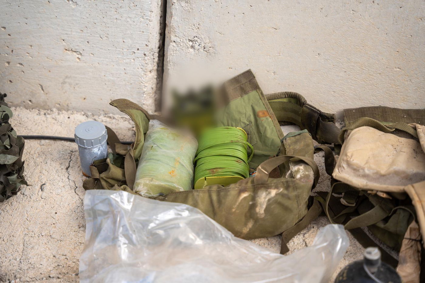 אמצעי הלחימה שאותרו במנהרה