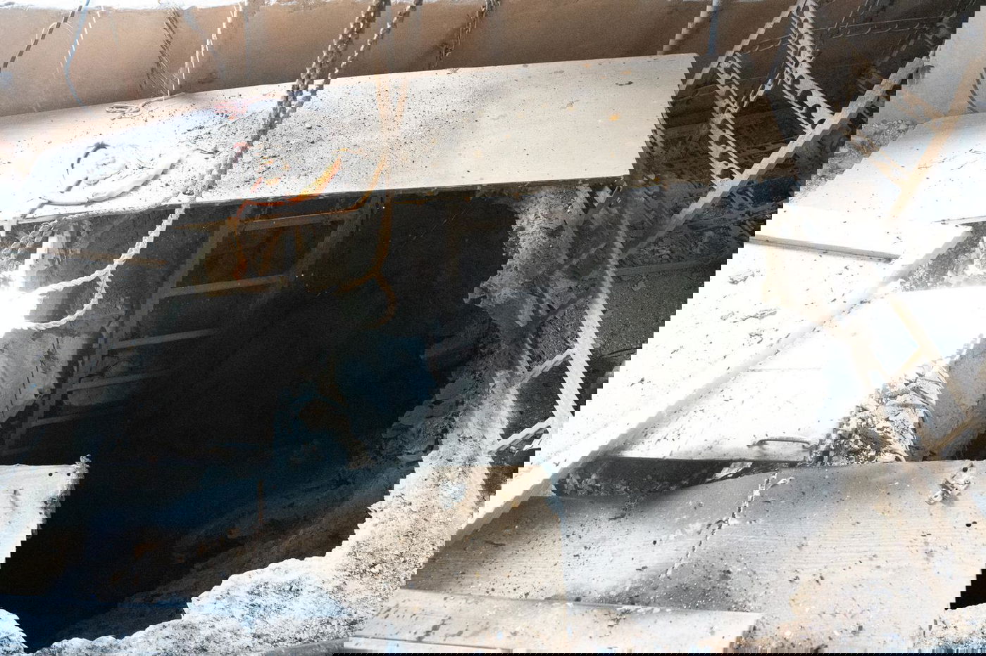 פיר שמוביל למנהרה שאותרה