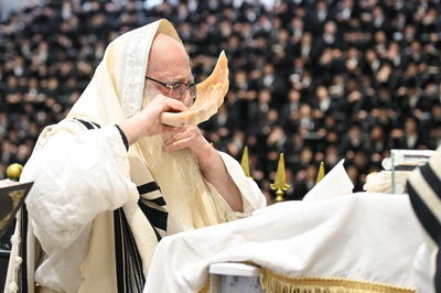 האדמו"ר מצאנז בתקיעת שופר 