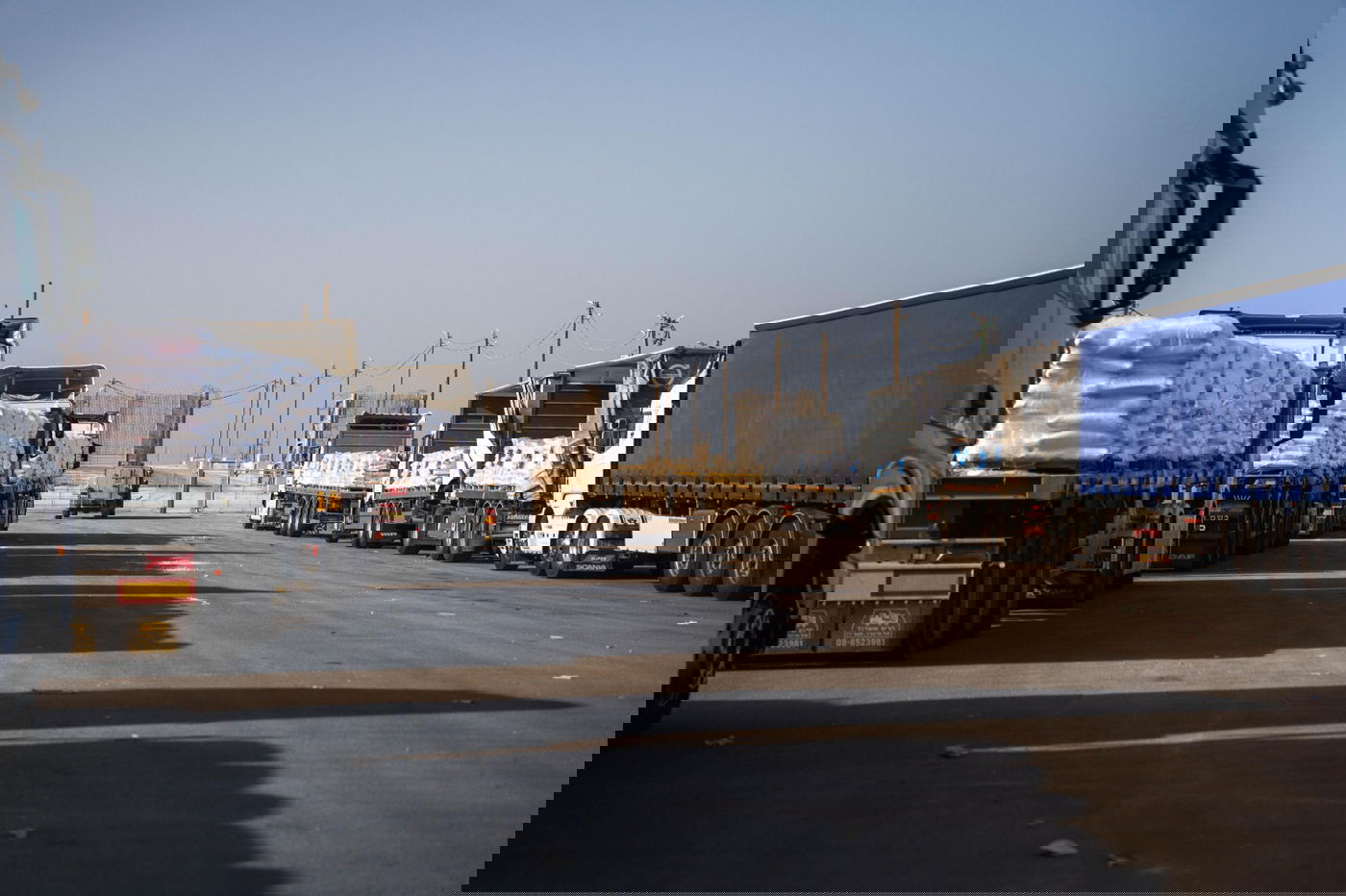 משאיות הסיוע