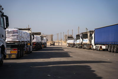 משאיות הסיוע