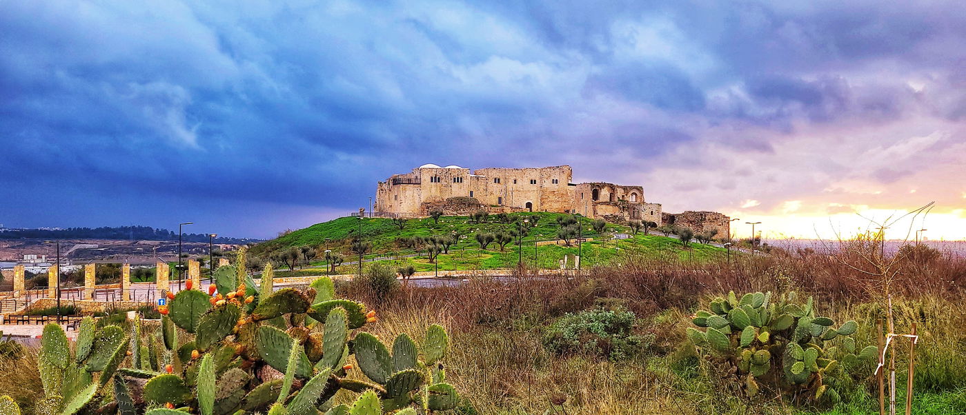 הגן הלאומי מגדל צדק בשעת שקיעה