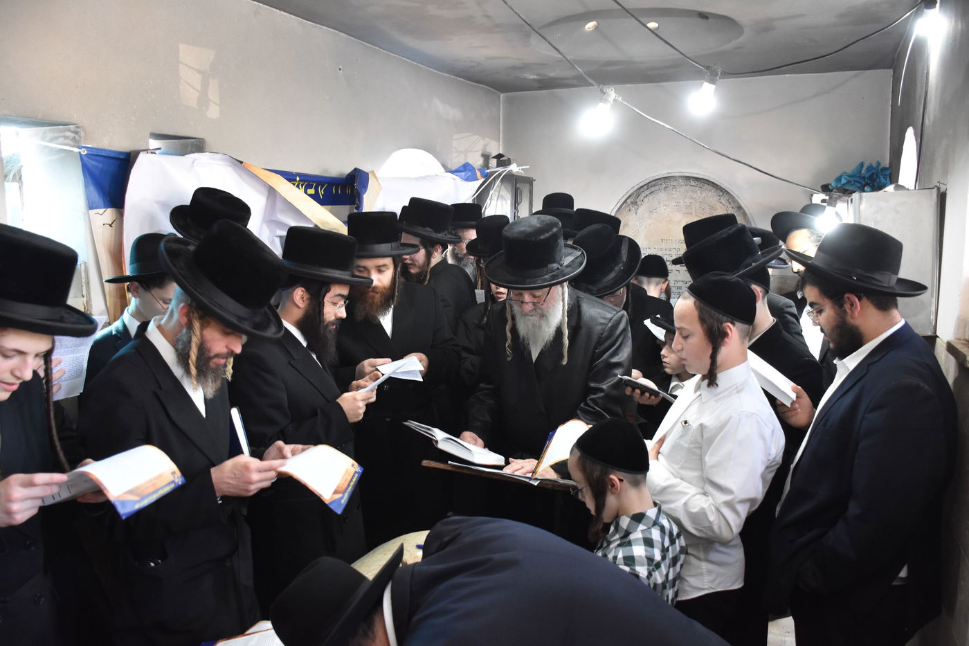 ערב ומוצאי יום כיפור בחצה"ק אשלג