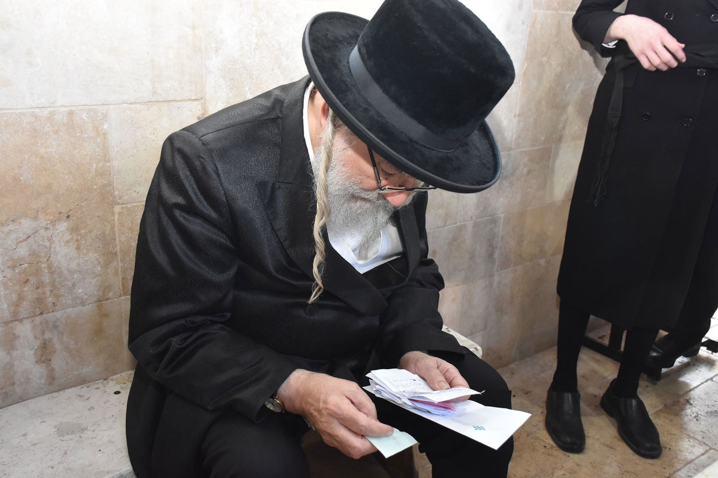 ערב ומוצאי יום כיפור בחצה"ק אשלג