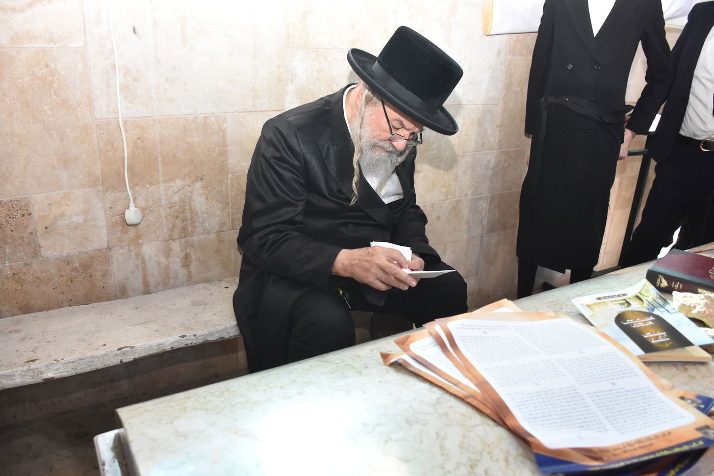 ערב ומוצאי יום כיפור בחצה"ק אשלג