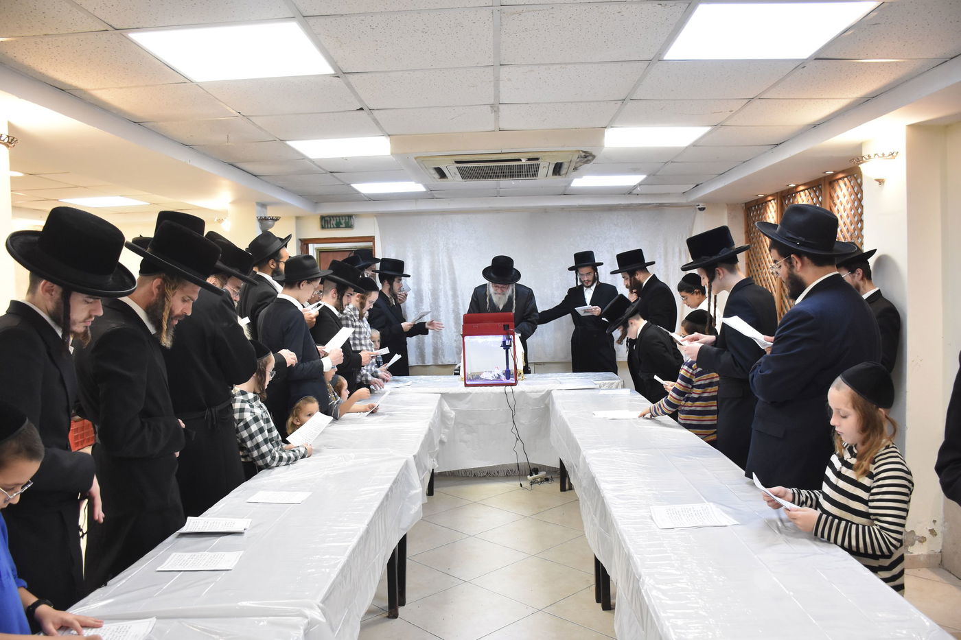 ערב ומוצאי יום כיפור בחצה"ק אשלג