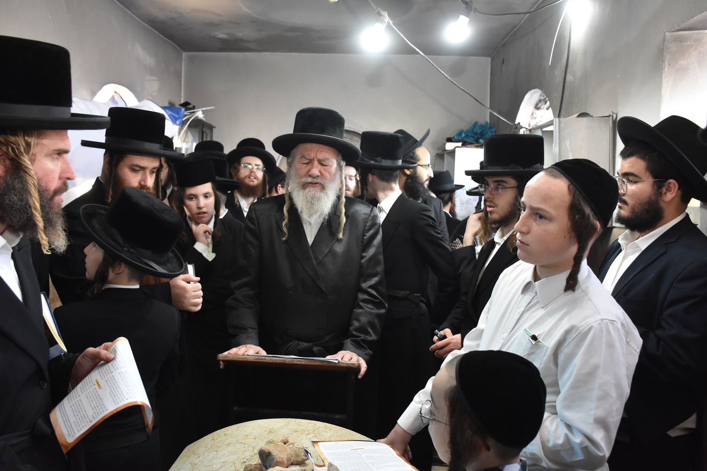 ערב ומוצאי יום כיפור בחצה"ק אשלג