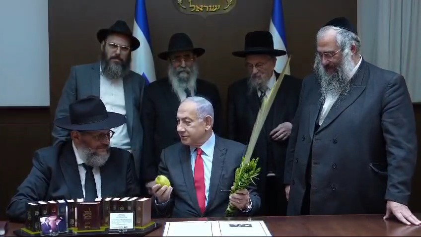 "זקוקים לסייעתא דשמיא" | צפו בביקור משלחת רבני חב"ד בלשכת ראש הממשלה נתניהו