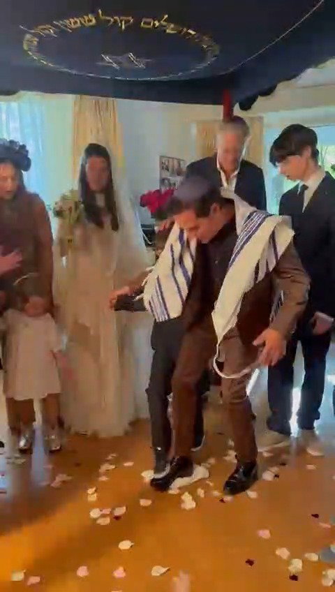 צפו: אביב גפן שובר את הכוס תחת החופה בחתונתו עם שרון קאופמן