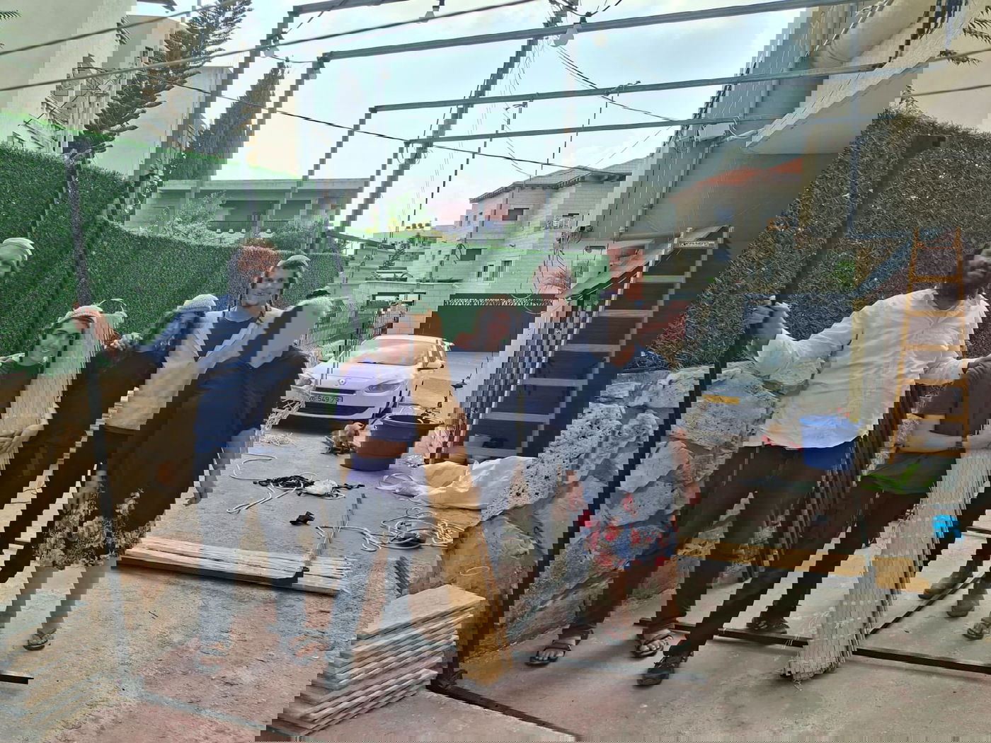 הקהילה התנדבה לבנות סוכות - ואז הגיעה הפנייה מנצרת