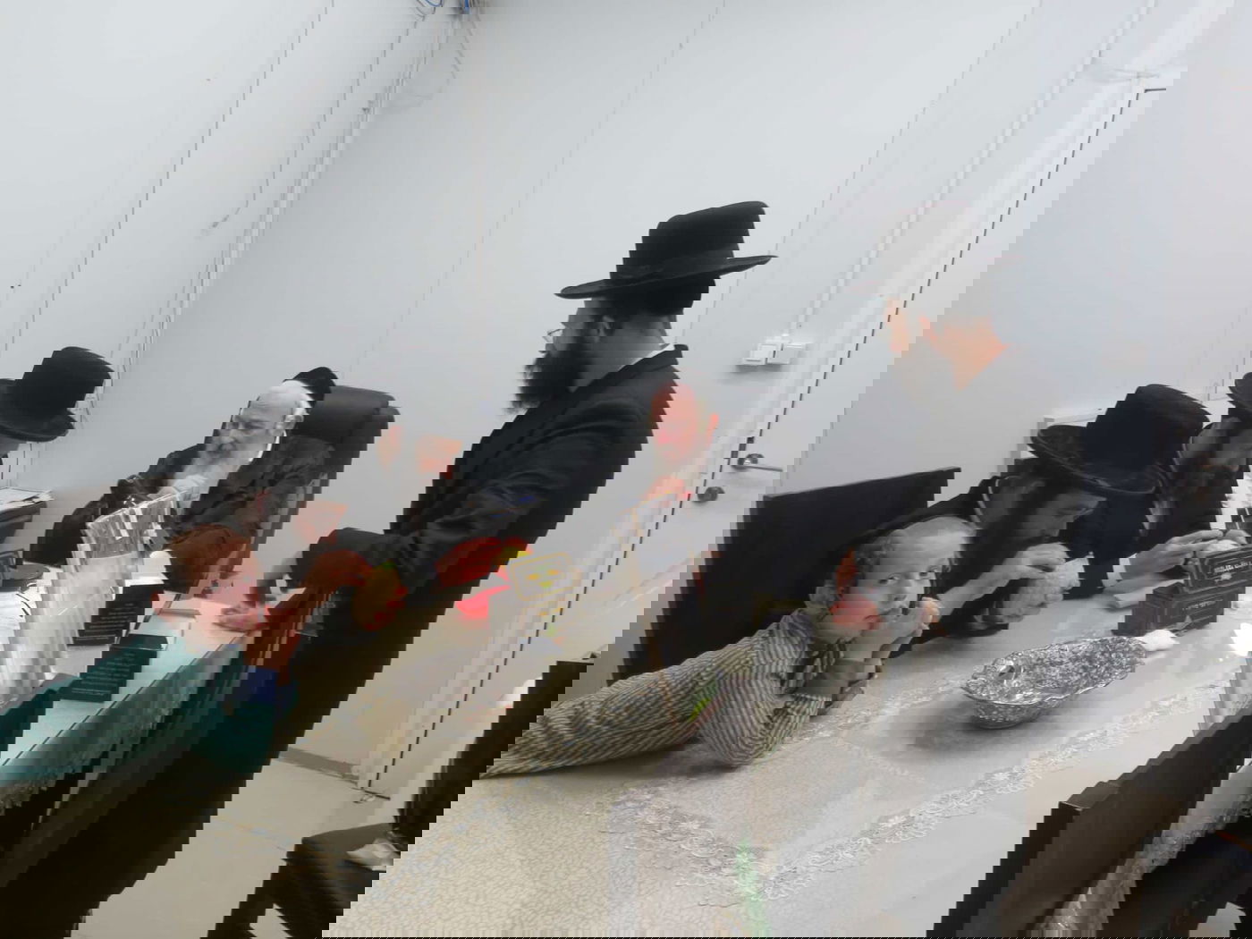 גדולי רבני העיר אלעד במענה לתושבי העיר בעניין ד' מינים 