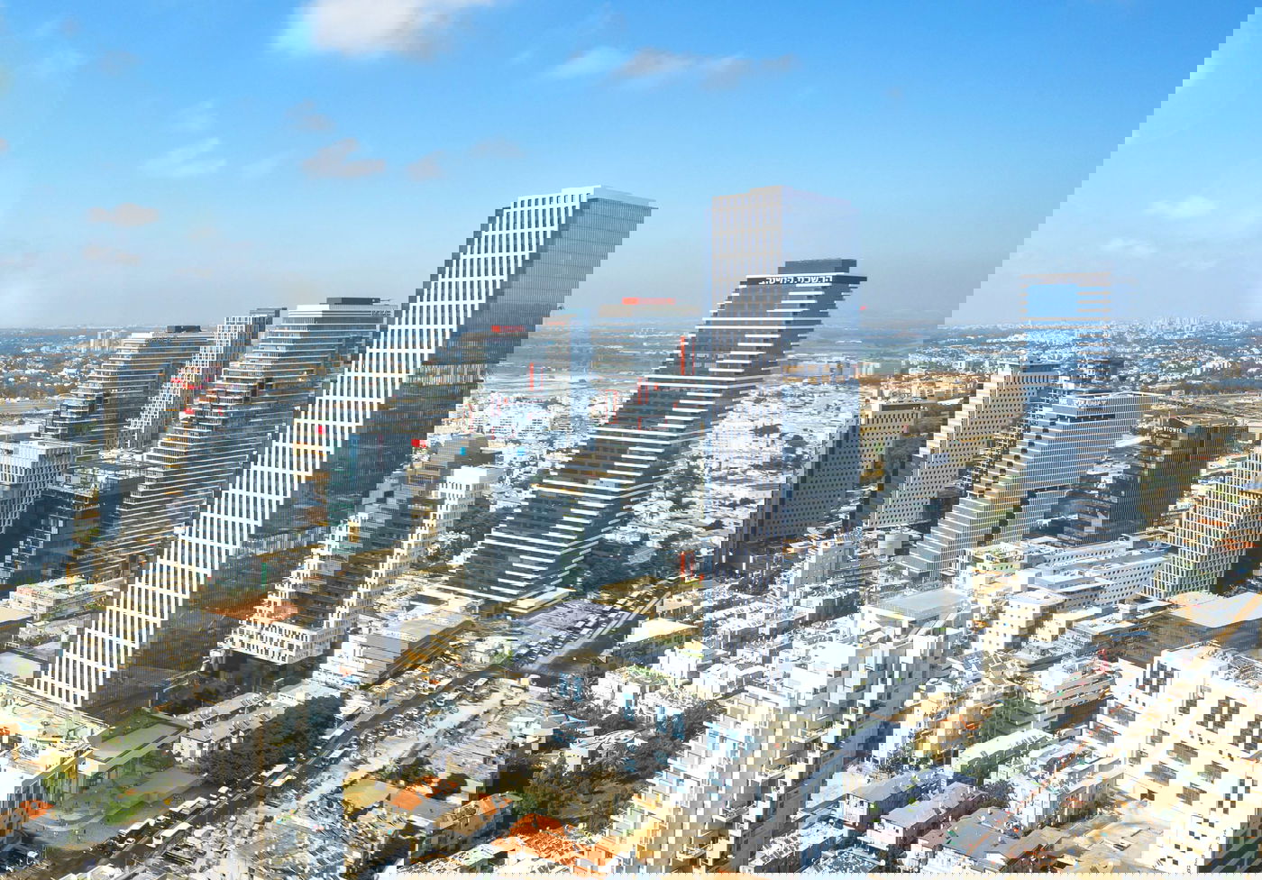 מגדל ה - BBC CENTRAL מעל הקניון