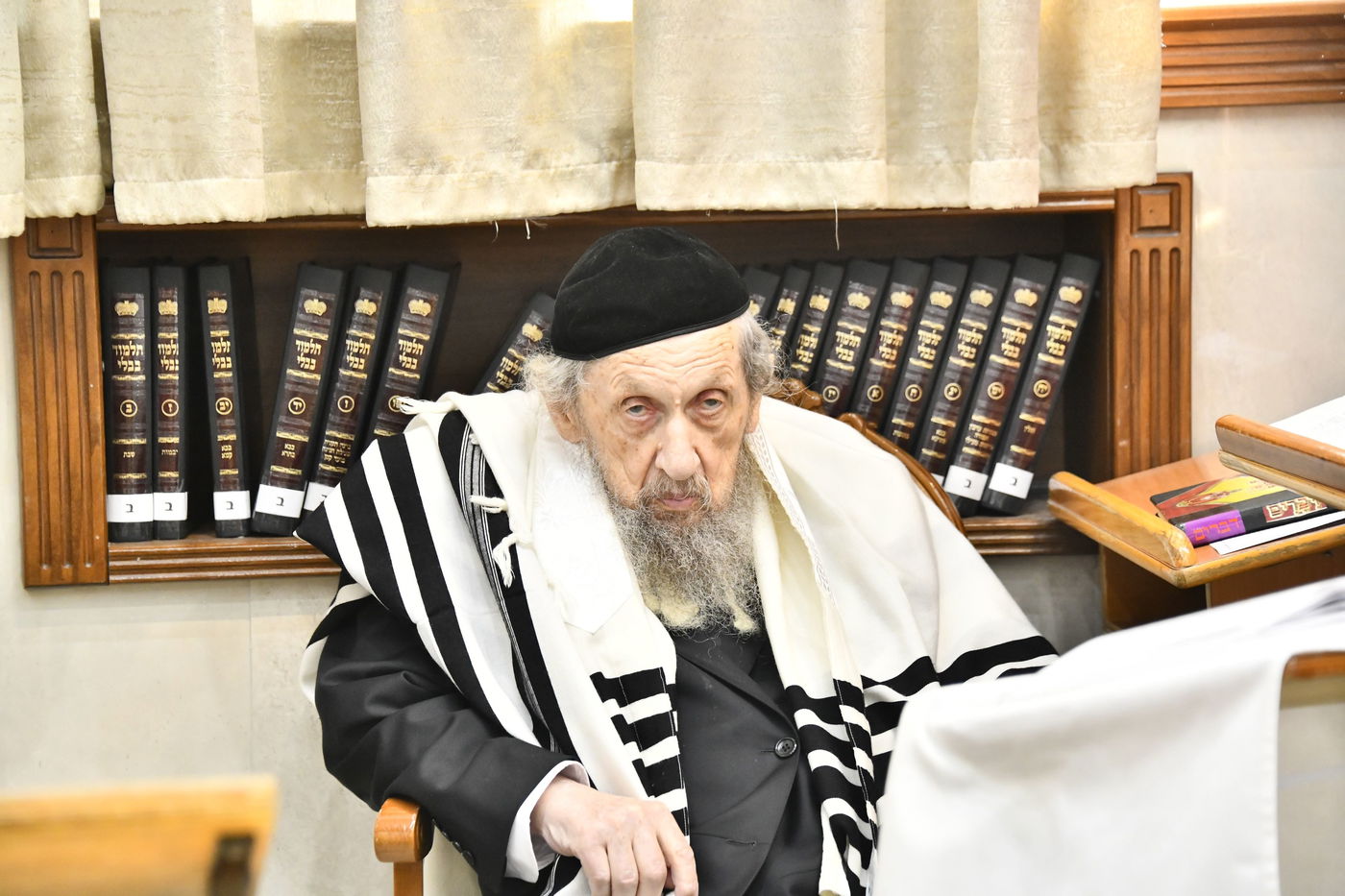 הגר"ד לנדו, והגרמ"ה הירש בנטילת לולב