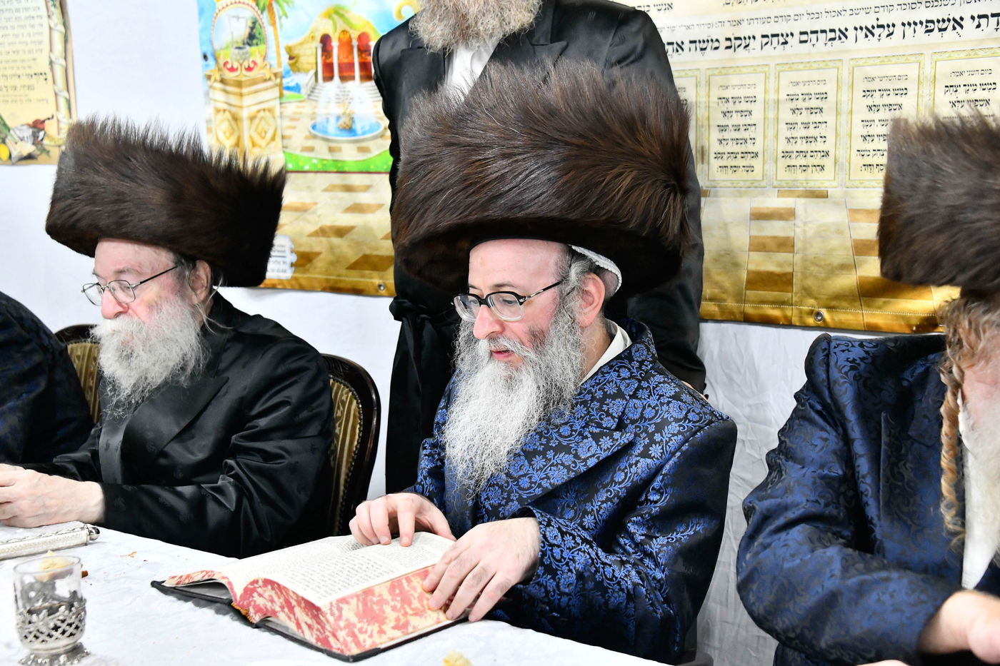 האדמו"ר מספינקא ב"ב בטיש חוה"מ סוכות 