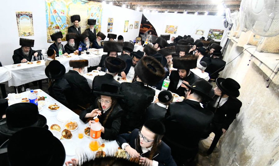 האדמו"ר מספינקא ב"ב בטיש חוה"מ סוכות