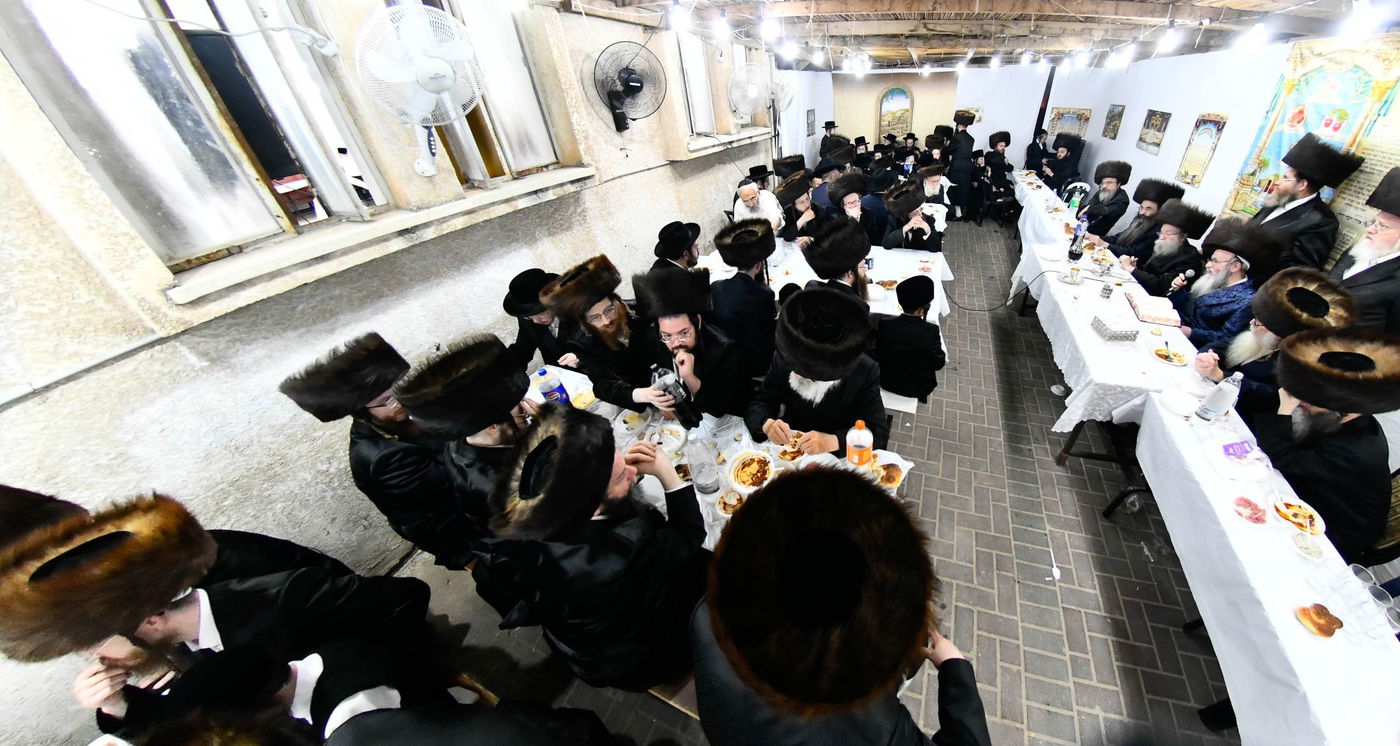 האדמו"ר מספינקא ב"ב בטיש חוה"מ סוכות 