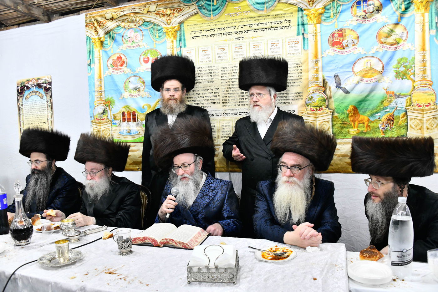 האדמו"ר מספינקא ב"ב בטיש חוה"מ סוכות 