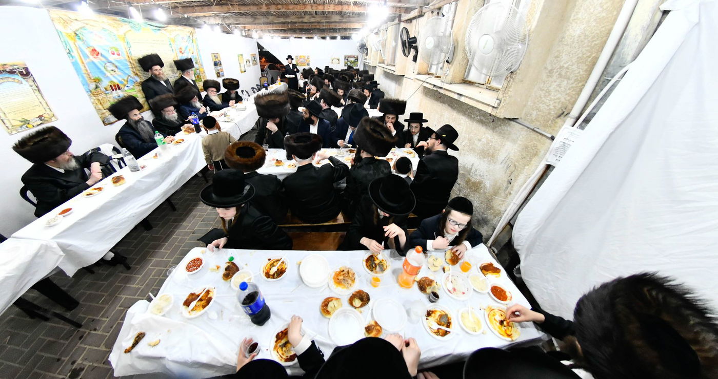 האדמו"ר מספינקא ב"ב בטיש חוה"מ סוכות 