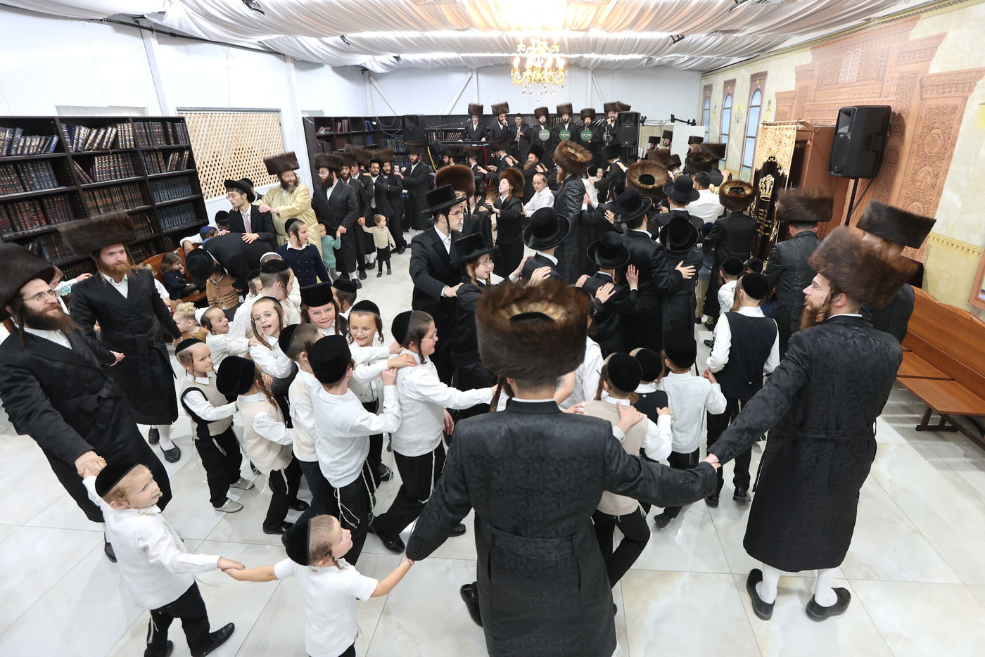 שמחת בית השואבה עם האדמו"ר מספינקא בית שמש ברמת בית שמש ד' 3