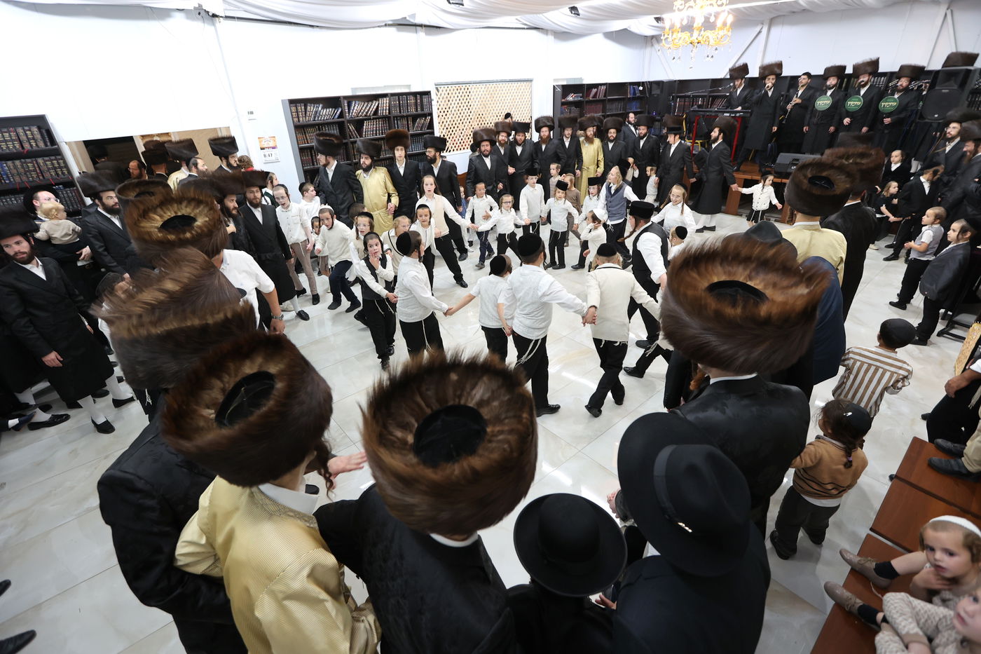 שמחת בית השואבה עם האדמו"ר מספינקא בית שמש ברמת בית שמש ד' 3