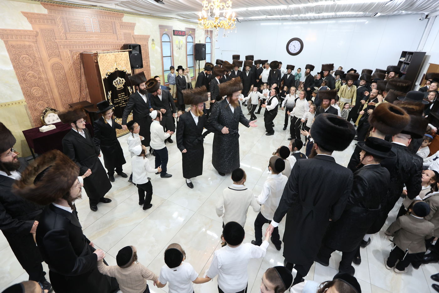 שמחת בית השואבה עם האדמו"ר מספינקא בית שמש ברמת בית שמש ד' 3