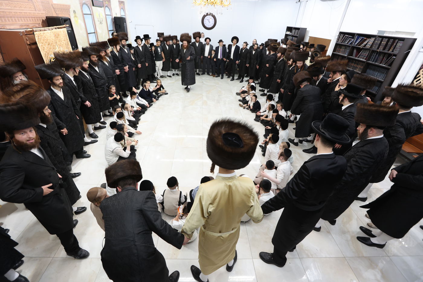 שמחת בית השואבה עם האדמו"ר מספינקא בית שמש ברמת בית שמש ד' 3