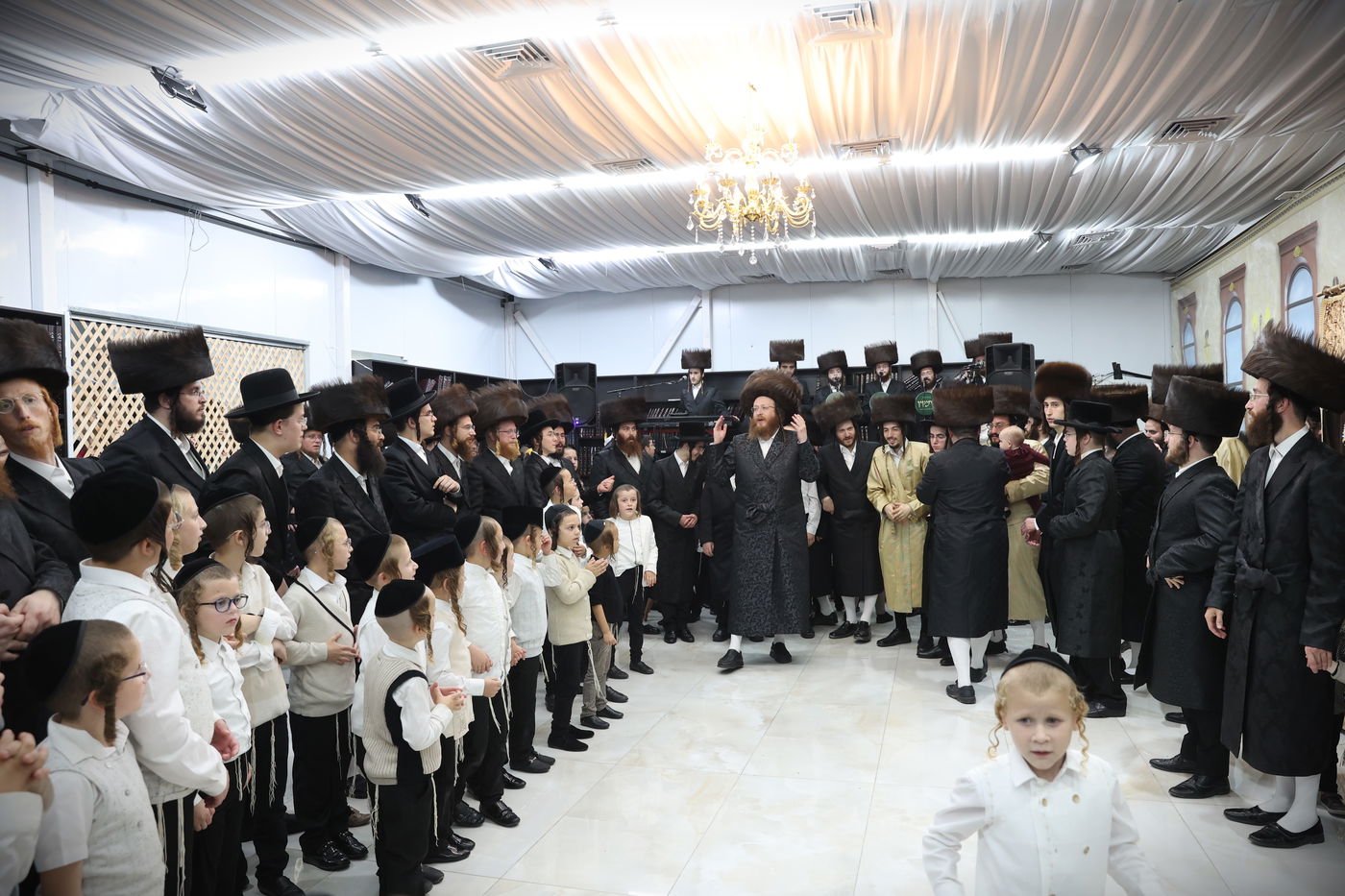 שמחת בית השואבה עם האדמו"ר מספינקא בית שמש ברמת בית שמש ד' 3