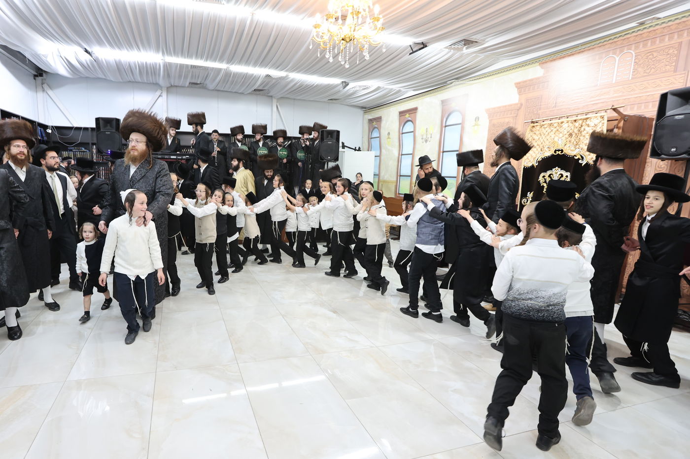 שמחת בית השואבה עם האדמו"ר מספינקא בית שמש ברמת בית שמש ד' 3