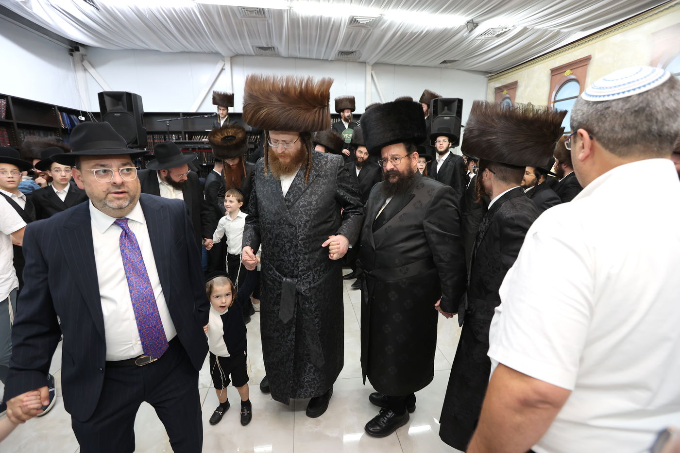 שמחת בית השואבה עם האדמו"ר מספינקא בית שמש ברמת בית שמש ד' 3