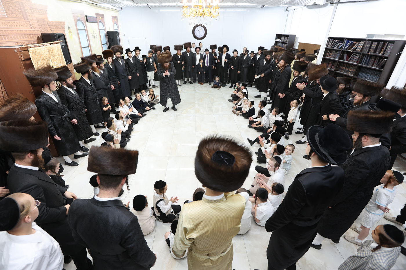 שמחת בית השואבה עם האדמו"ר מספינקא בית שמש ברמת בית שמש ד' 3