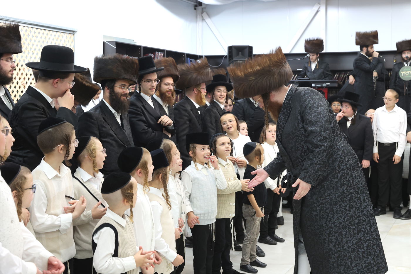 שמחת בית השואבה עם האדמו"ר מספינקא בית שמש ברמת בית שמש ד' 3