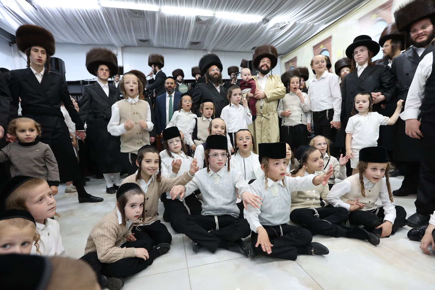 שמחת בית השואבה עם האדמו"ר מספינקא בית שמש ברמת בית שמש ד' 3