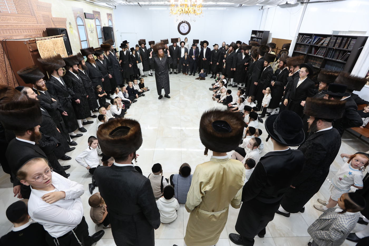 שמחת בית השואבה עם האדמו"ר מספינקא בית שמש ברמת בית שמש ד' 3