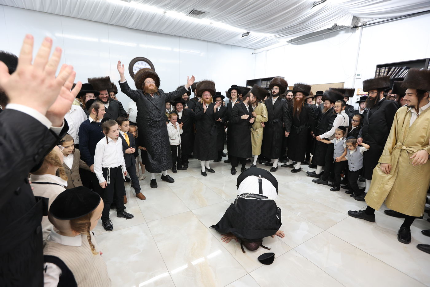 שמחת בית השואבה עם האדמו"ר מספינקא בית שמש ברמת בית שמש ד' 3