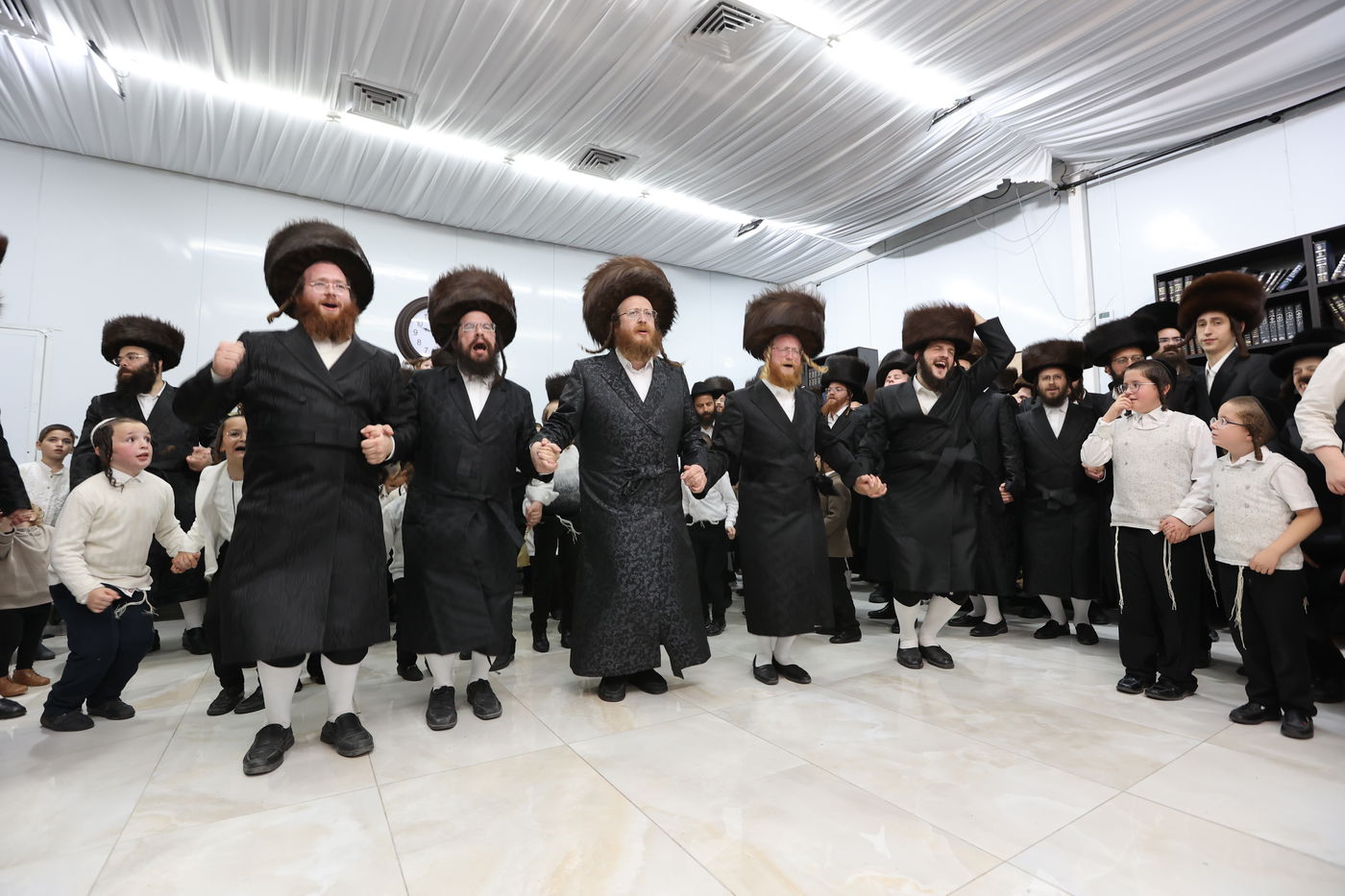 שמחת בית השואבה עם האדמו"ר מספינקא בית שמש ברמת בית שמש ד' 3