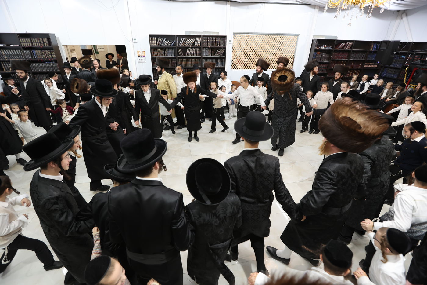 שמחת בית השואבה עם האדמו"ר מספינקא בית שמש ברמת בית שמש ד' 3