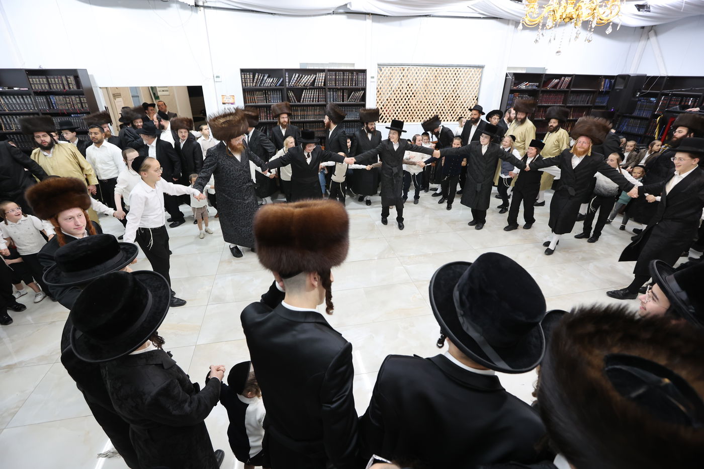 שמחת בית השואבה עם האדמו"ר מספינקא בית שמש ברמת בית שמש ד' 3