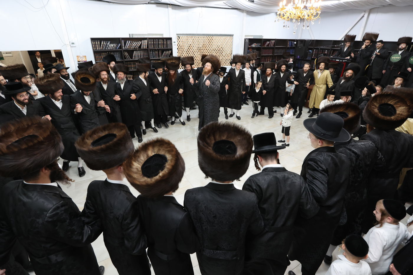 שמחת בית השואבה עם האדמו"ר מספינקא בית שמש ברמת בית שמש ד' 3