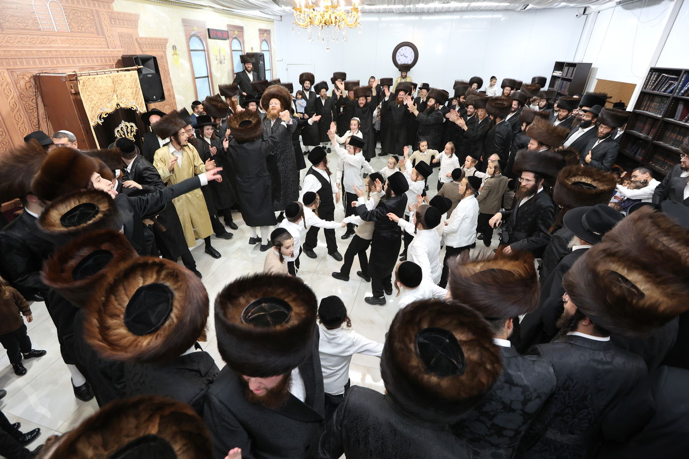 שמחת בית השואבה עם האדמו"ר מספינקא בית שמש ברמת בית שמש ד' 3