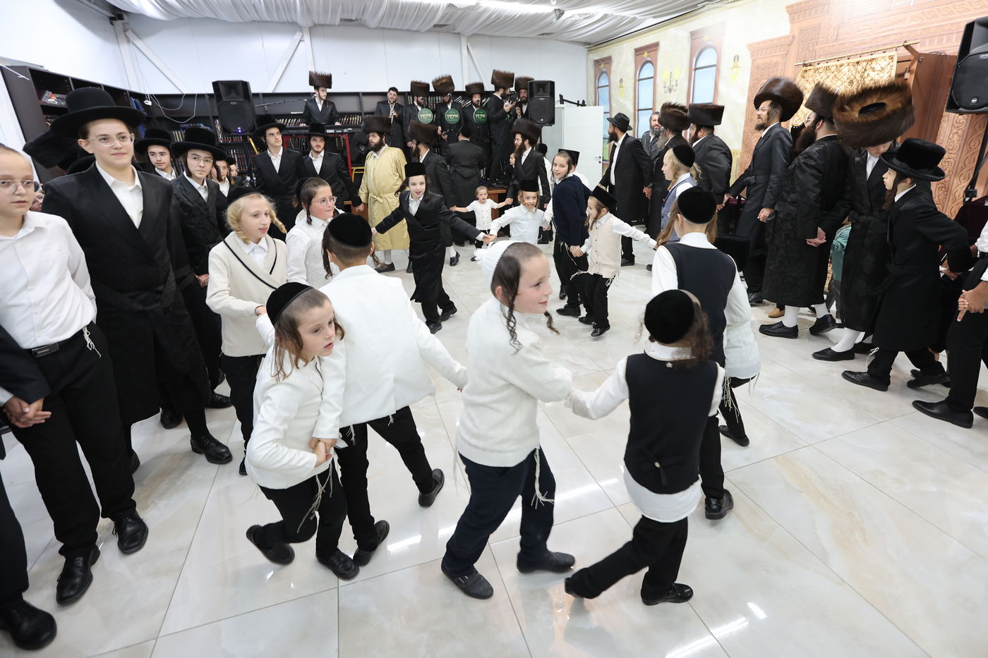 שמחת בית השואבה עם האדמו"ר מספינקא בית שמש ברמת בית שמש ד' 3