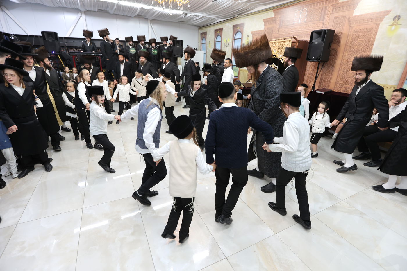 שמחת בית השואבה עם האדמו"ר מספינקא בית שמש ברמת בית שמש ד' 3