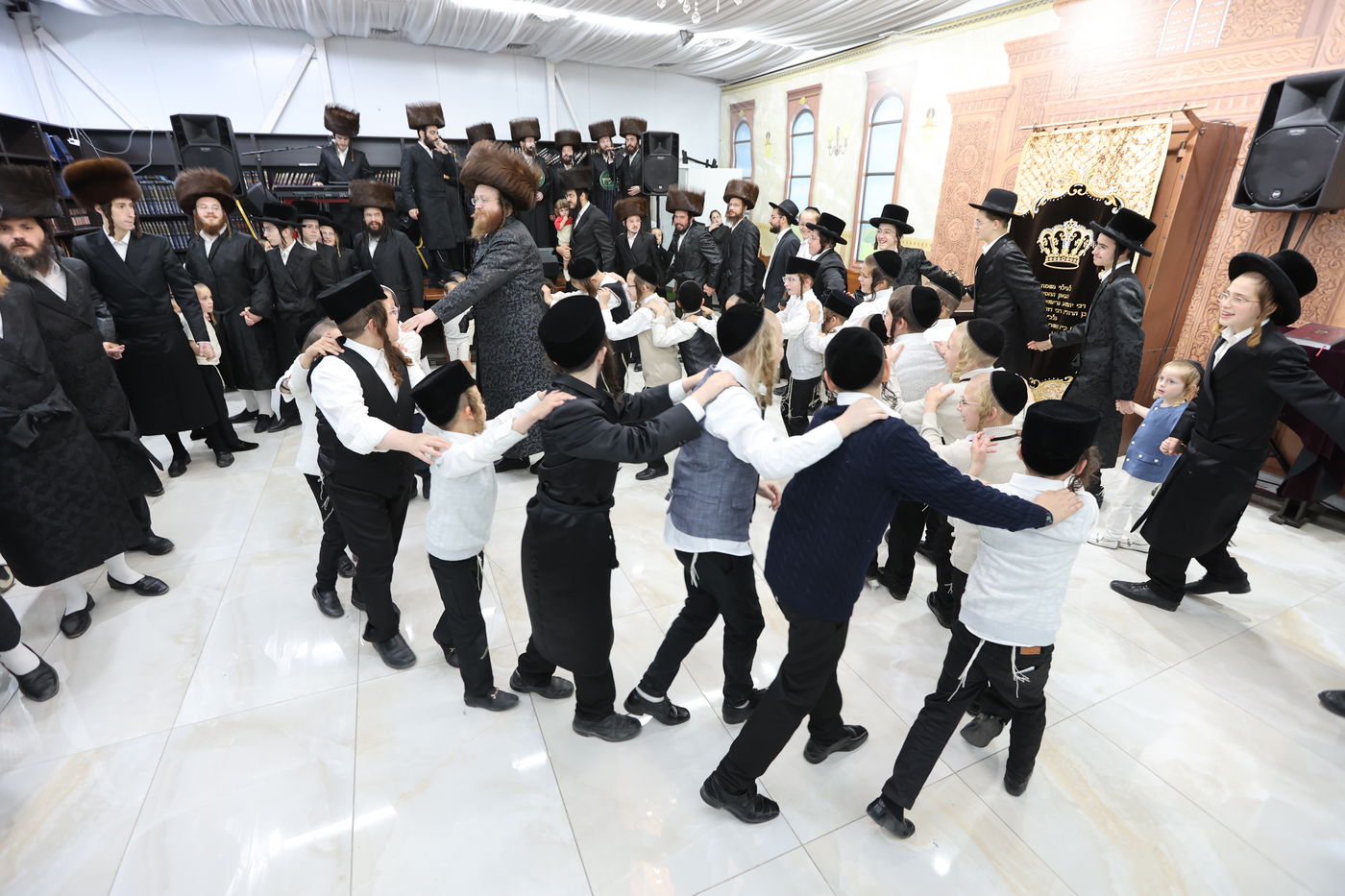 שמחת בית השואבה עם האדמו"ר מספינקא בית שמש ברמת בית שמש ד' 3