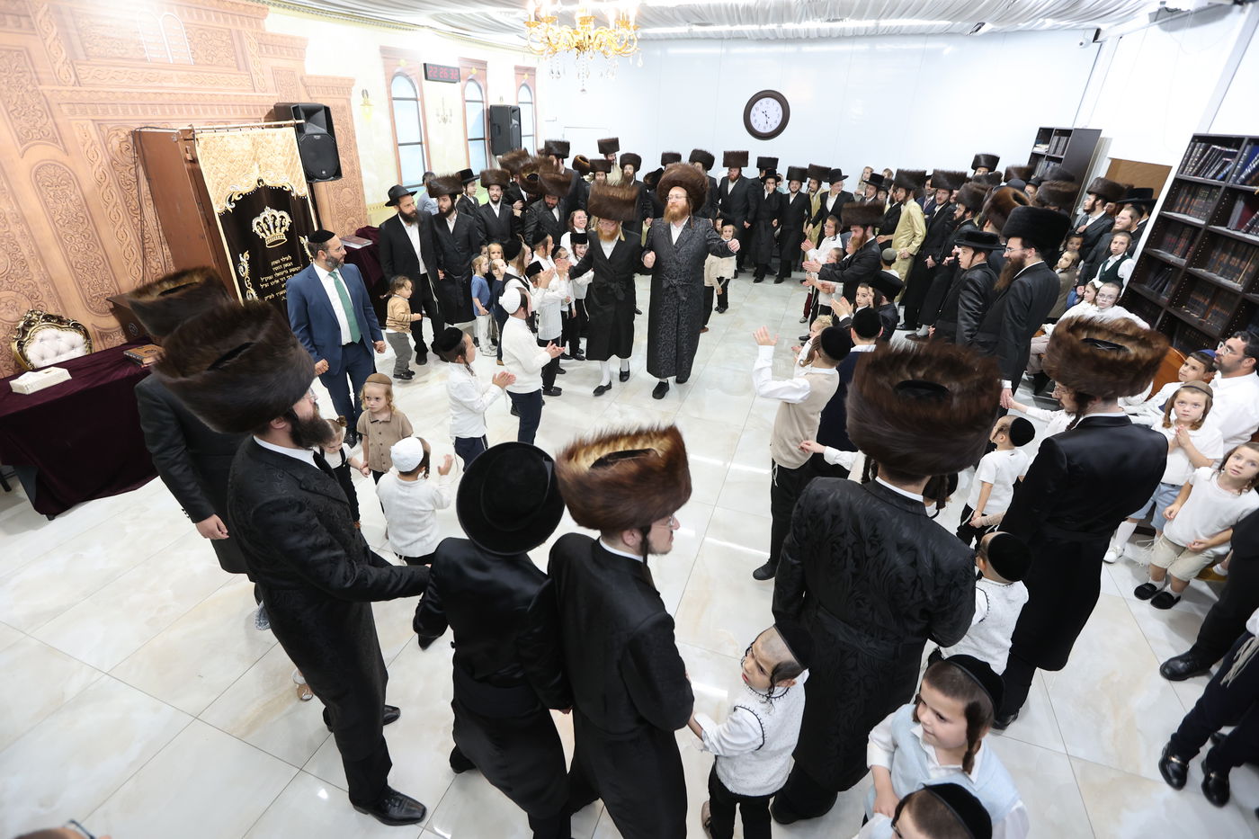 שמחת בית השואבה עם האדמו"ר מספינקא בית שמש ברמת בית שמש ד' 3