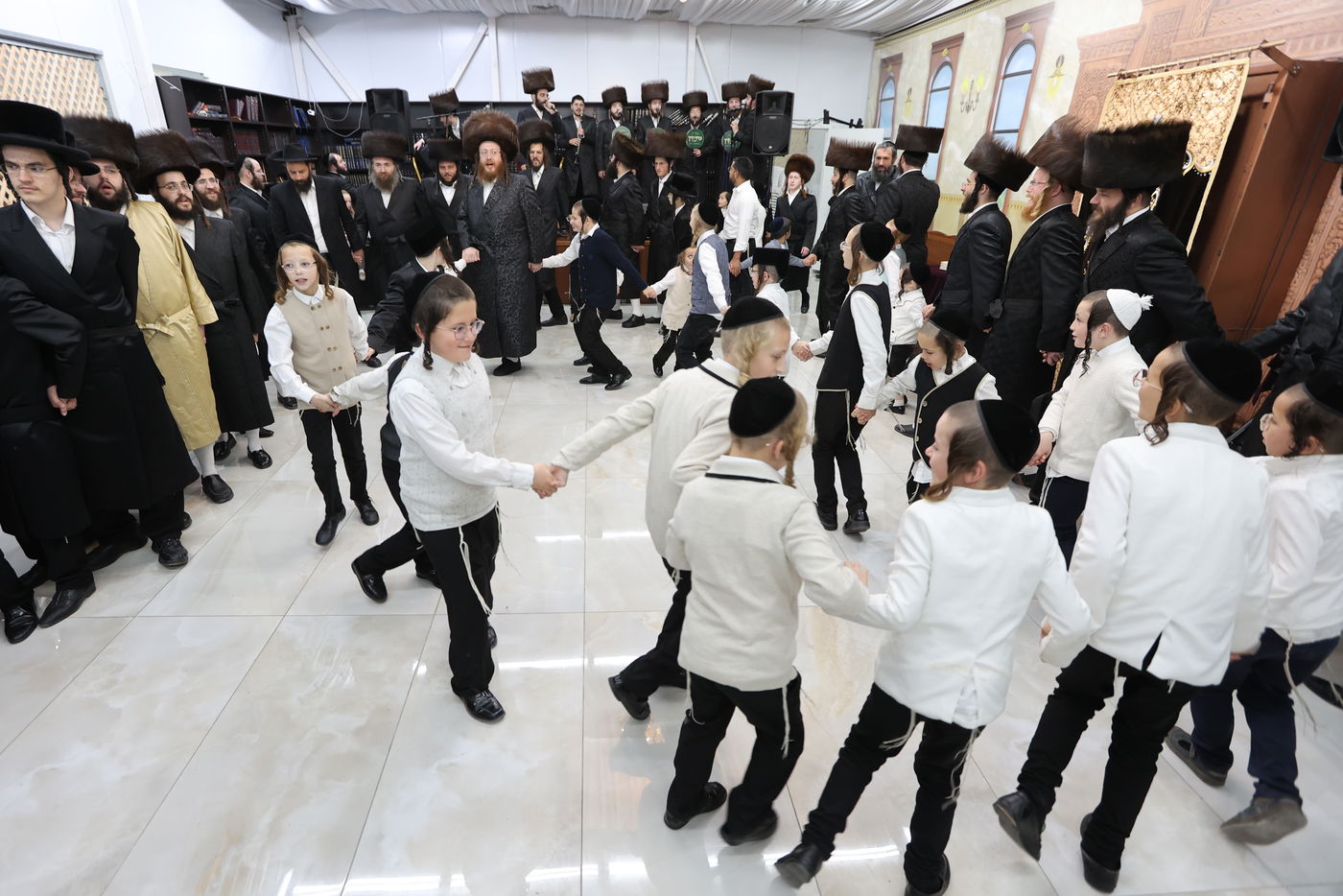 שמחת בית השואבה עם האדמו"ר מספינקא בית שמש ברמת בית שמש ד' 3