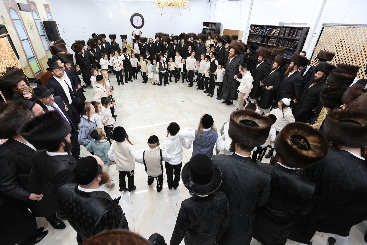 שמחת בית השואבה עם האדמו"ר מספינקא בית שמש ברמת בית שמש ד' 3