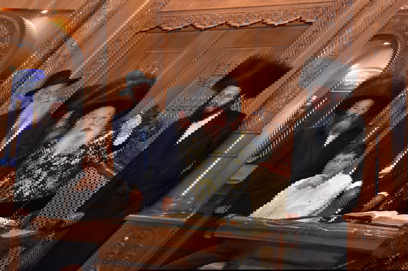 גלריית תמו ות משמחת בית השואה בחצר הקודש מישקולץ בראשות האדמו"ר