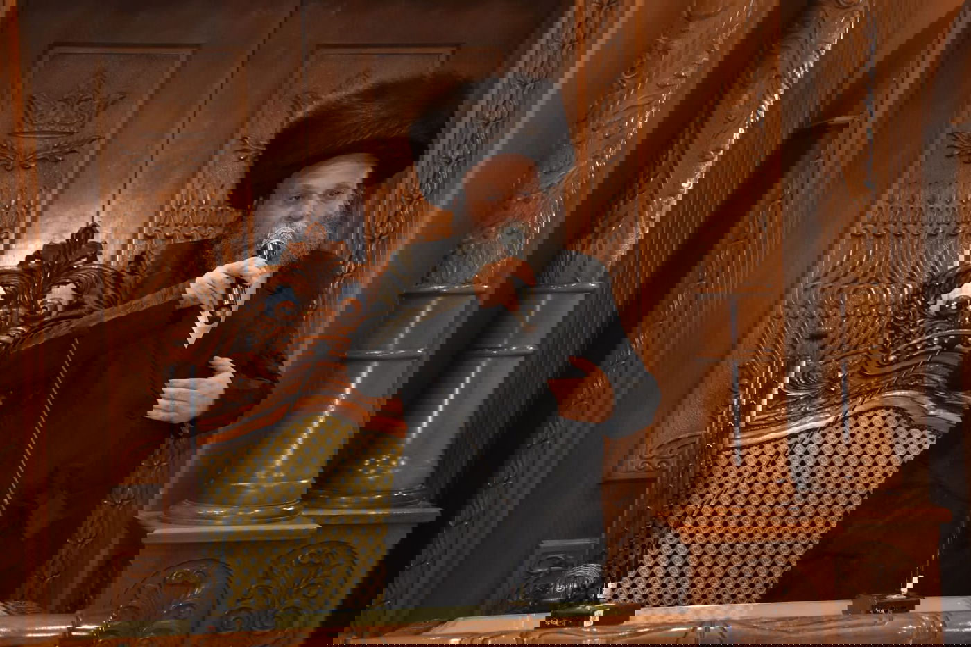 גלריית תמו ות משמחת בית השואה בחצר הקודש מישקולץ בראשות האדמו"ר