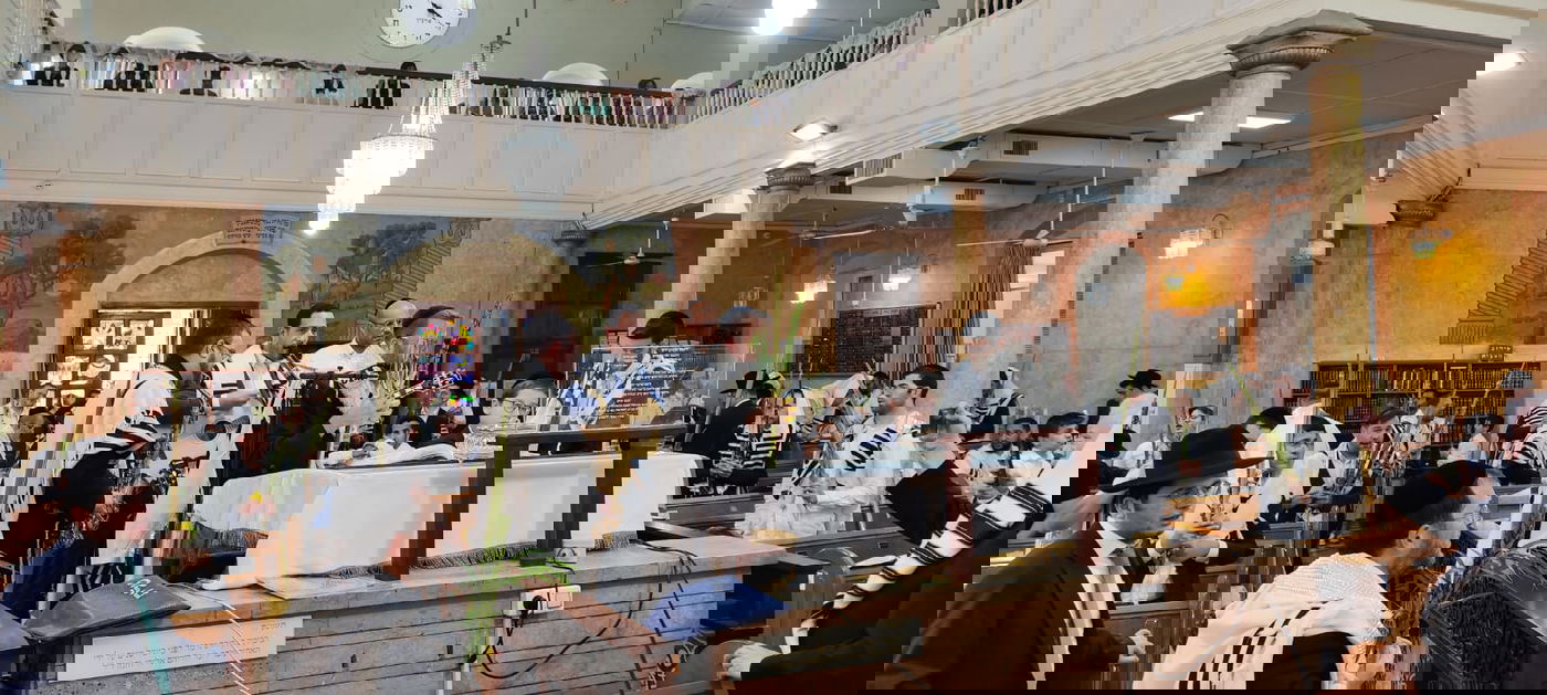 תפילה חגיגית בבית הכנסת הגדול פ"ת