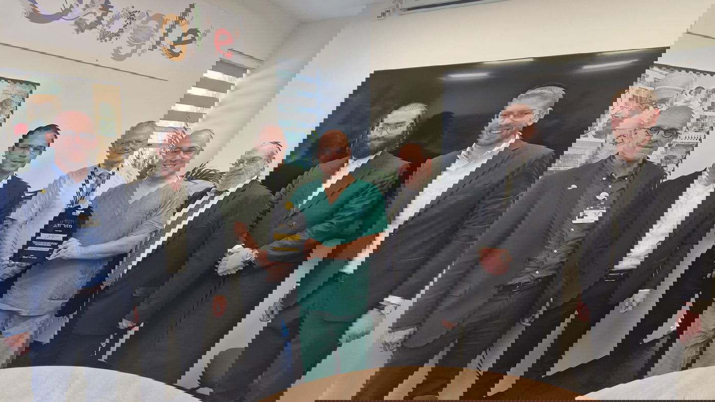 היועץ הרפואי הרב שמעון רגובי פותח הכל, בריאיון חג מיוחד